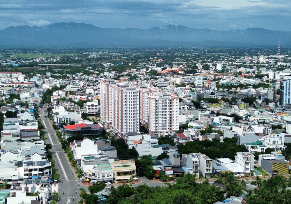 Nhà ở, chung cư được xây dựng mới ở Khu đô thị mới Đông Bắc, thành phố Phan Rang-Tháp Chàm, tỉnh Ninh Thuận. (Ảnh: Nguyễn Thành/TTXVN)