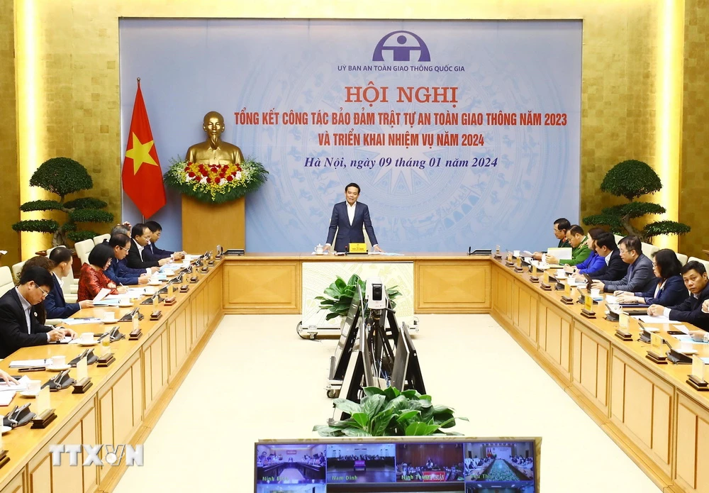 Phó Thủ tướng Trần Lưu Quang chủ trì Hội nghị tổng kết công tác đảm bảo trật tự an toàn giao thông năm 2023 và triển khai nhiệm vụ năm 2024. (Ảnh: Lâm Khánh/TTXVN)