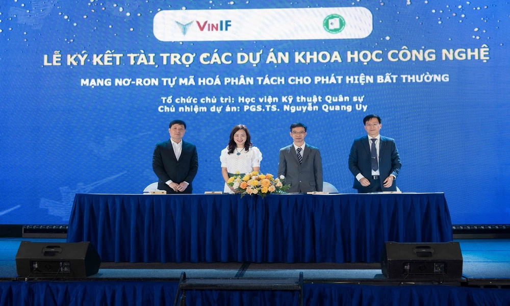 Lễ ký kết thỏa thuận tài trợ giữa Quỹ VINIF với dự án khoa học công nghệ. (Ảnh: Vietnam+)
