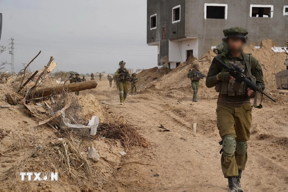 Binh sỹ Israel tiến hành chiến dịch quân sự tại Dải Gaza ngày 1/1 vừa qua. (Ảnh: THX/TTXVN)