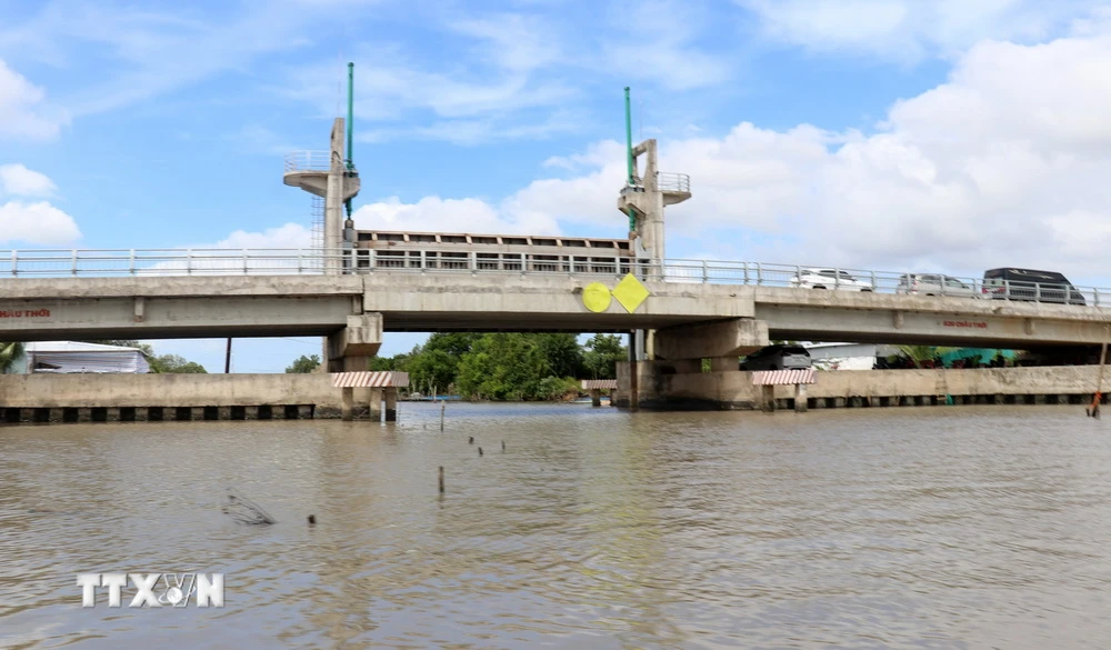 Cống thủy lợi tuyến đê biển An Biên-An Minh tại xã Thuận Hòa và An Minh, tỉnh Kiên Giang, ngăn mặn, giữ ngọt, điều tiết nguồn nước phục vụ sản xuất. (Ảnh: Lê Huy Hải/TTXVN)