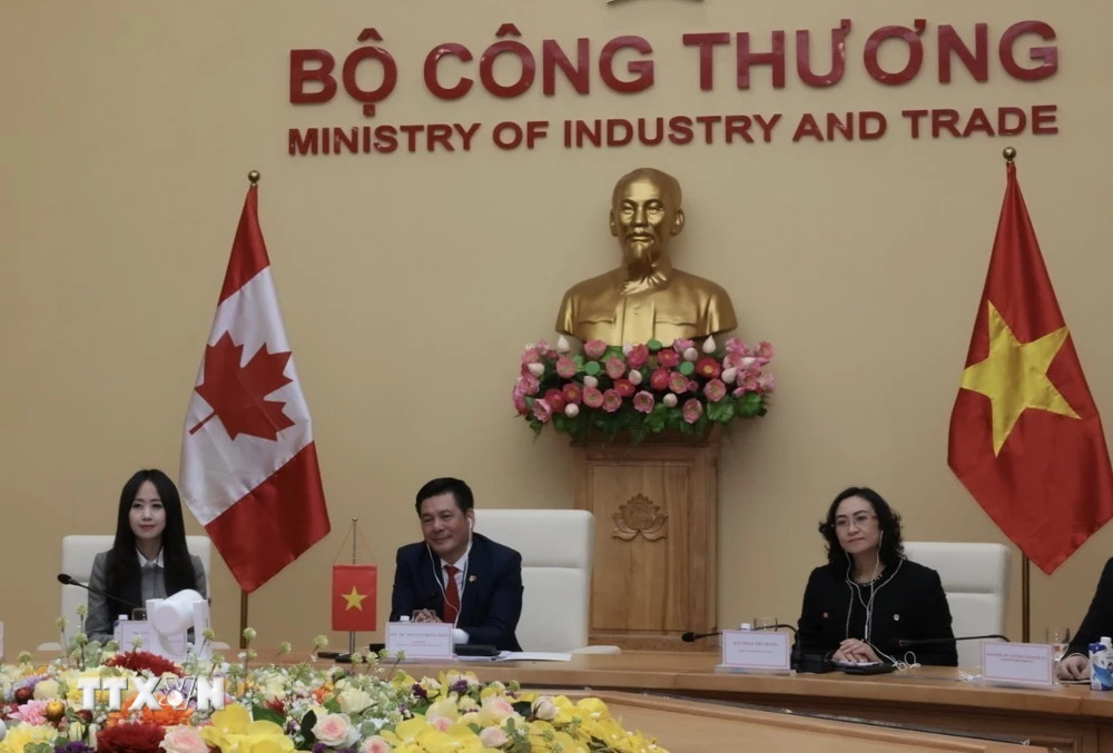 Bộ trưởng Nguyễn Hồng Diên phát biểu tại kỳ họp. (Ảnh: Trần Việt/TTXVN)