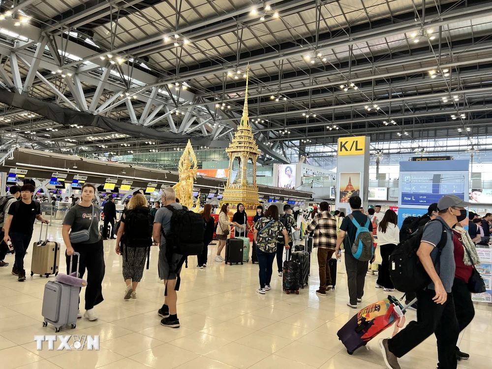 Sân bay Suvarnabhumi tấp nập khách qua lại sáng 9/3 vừa qua. (Ảnh Đỗ Sinh/TTXVN)