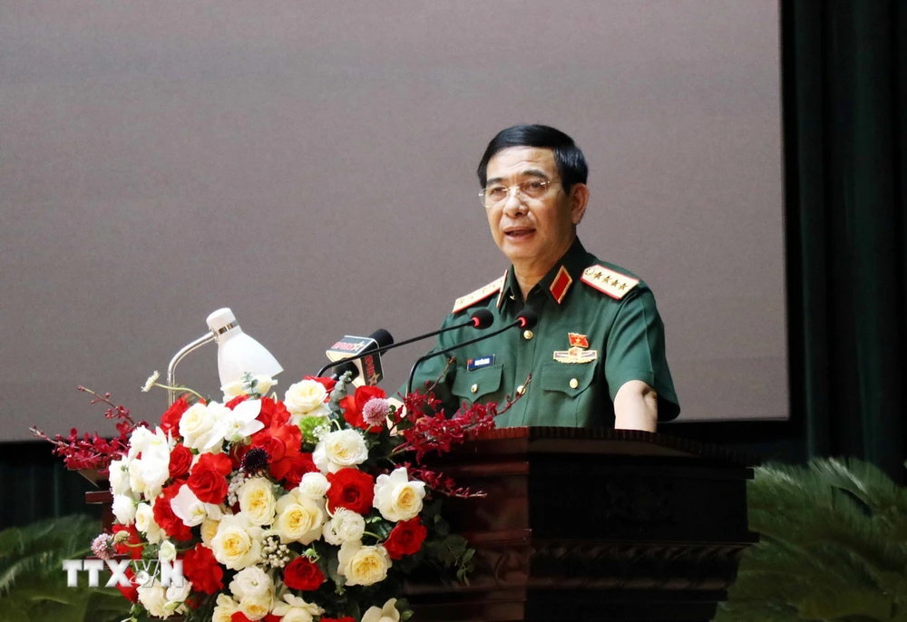 Đại tướng Phan Văn Giang, Bộ trưởng Quốc phòng phát biểu tại hội nghị tiếp xúc cử tri. (Ảnh: Thu Hằng/TTXVN)