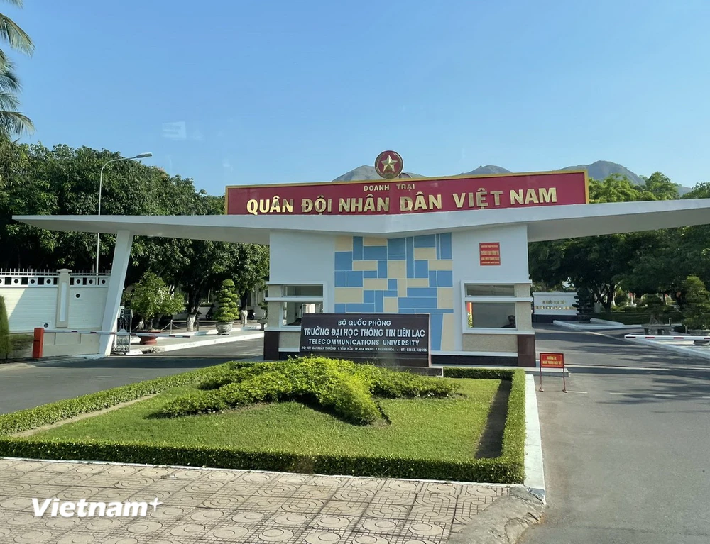 Trường Đại học Thông tin Liên lạc nằm ở thành phố Nha Trang, tỉnh Khánh Hòa, là một trong những trường đào tạo sỹ quan cấp phân đội trình độ đại học. (Ảnh: Vietnam+)