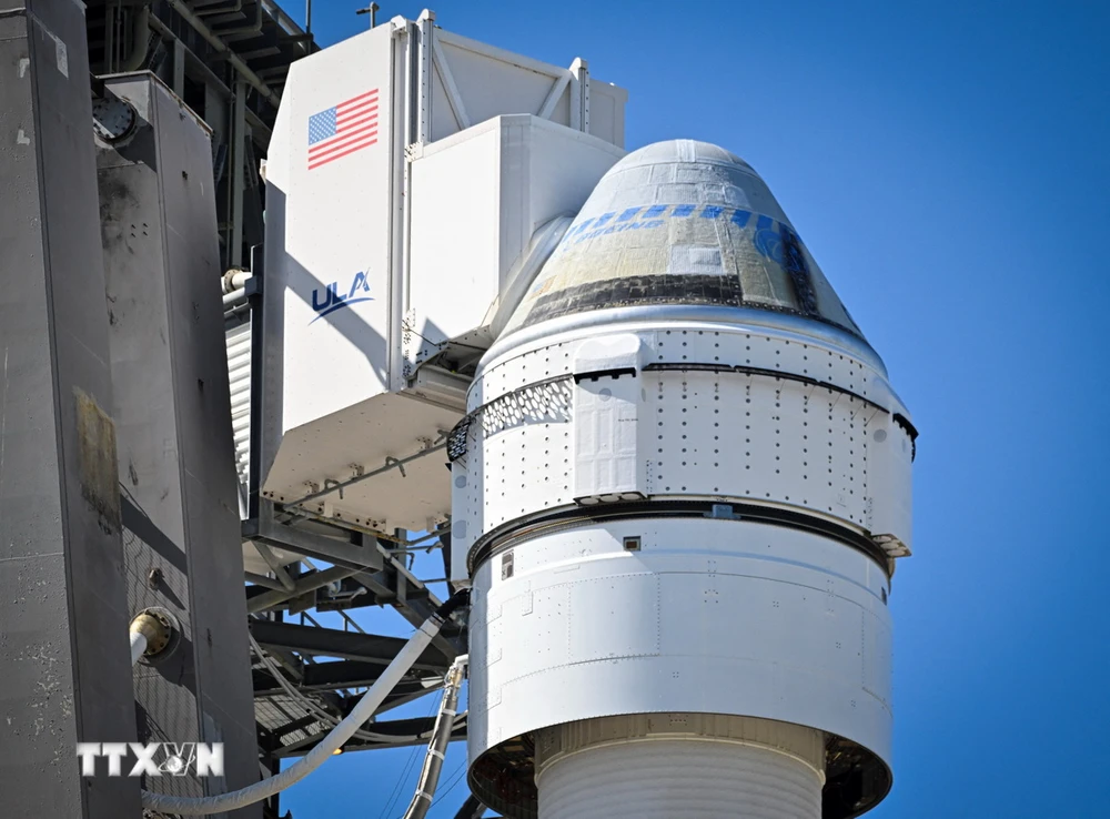 Tên lửa đẩy Atlas V được đặt trên bệ phóng tại Trung tâm vũ trụ Kennedy ở Florida, Mỹ, ngày 5/5 vừa qua. (Ảnh: AFP/TTXVN)