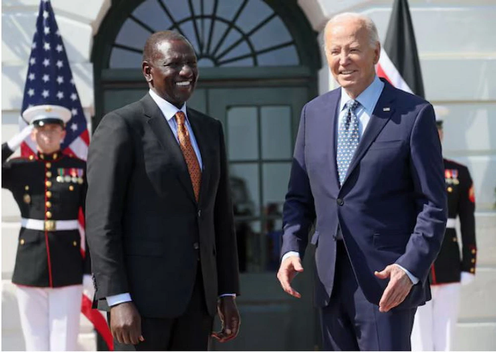 Tổng thống Hoa Kỳ Joe Biden chào đón Tổng thống Kenya William Ruto tại Nhà Trắng ở Washington, Mỹ, ngày 22/5. (Nguồn: Reuters)