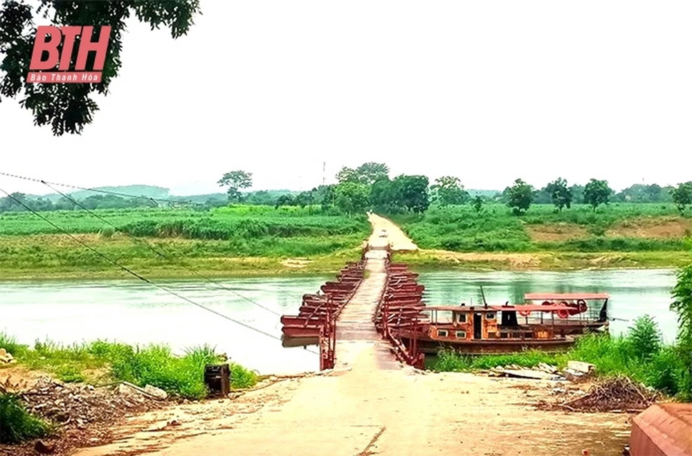 Cầu phao Cẩm Vân bắc qua sông Mã sắp được đầu tư, thay thế. (Nguồn: báo Thanh Hóa)