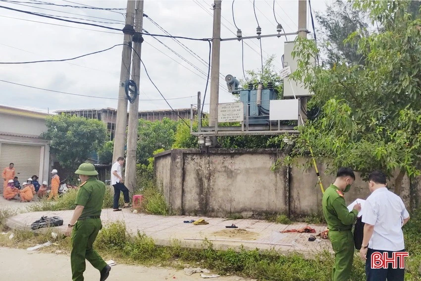 Các lực lượng chức năng kiểm tra hiện trường. (Nguồn: Báo Hà Tĩnh)