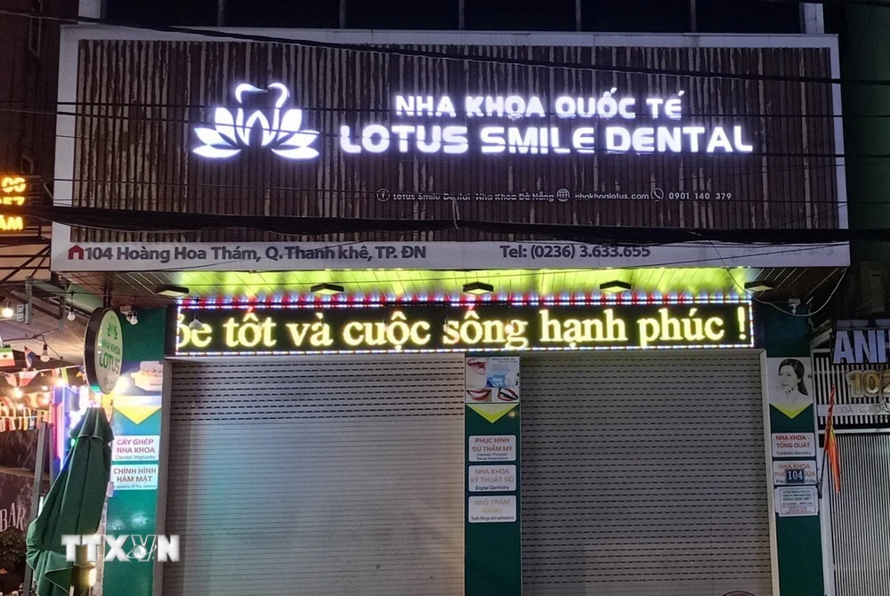 Cơ sở Nha khoa quốc tế Lotus Smile Dental, 104 Hoàng Hoa Thám, quận Thanh Khê, bị xử phạt hành chính. (Ảnh: Văn Dũng/TXVN)