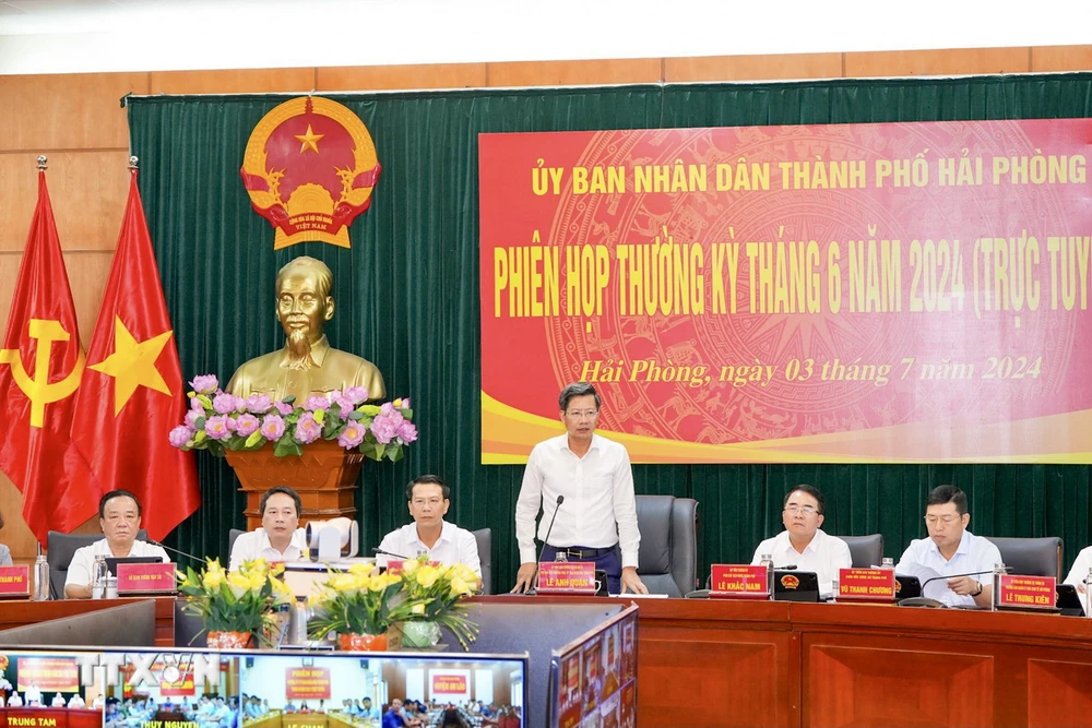 Phó Chủ tịch Thường trực UBND thành phố Hải Phòng Lê Anh Quân phát biểu chỉ đạo tại cuộc họp. (Ảnh: Minh Huệ/TTXVN)