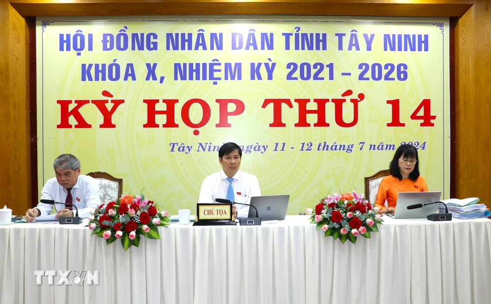 Lãnh đạo HĐND tỉnh Tây Ninh chủ trì kỳ họp. (Ảnh: Minh Phú/TTXVN)