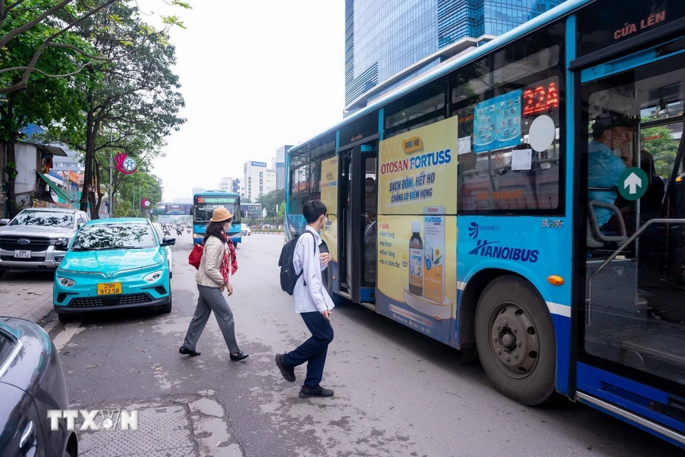 Một tuyết xe ở Hà Nội. (Ảnh; Nguyễn Kế Tùng/TTXVN phát)