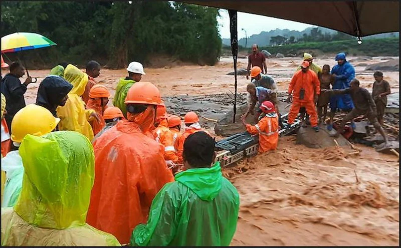 Một số khu vực đã bị cô lập và hàng trăm người bị mắc kẹt sau trận lở đất ở Wayanad. (Nguồn: ndtv)