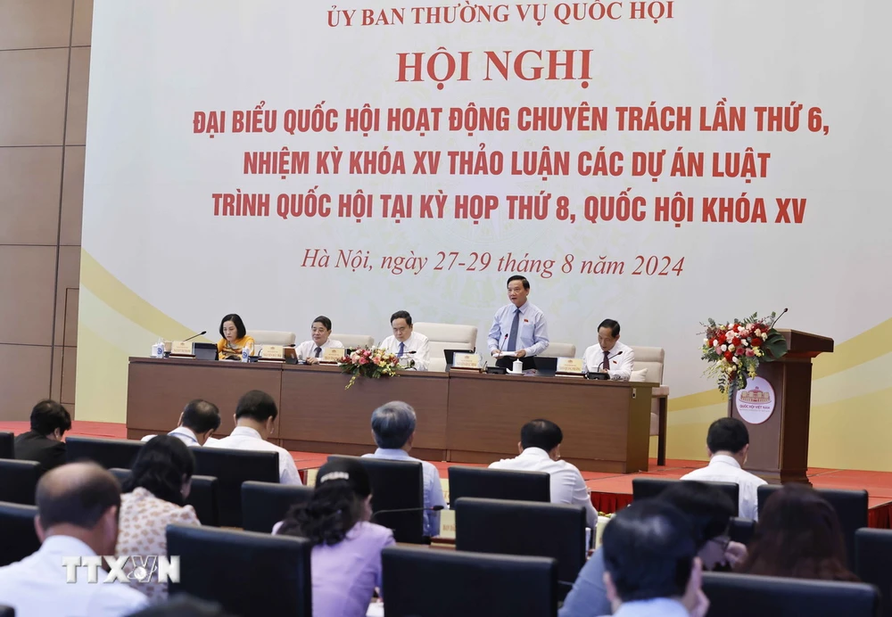 Phó Chủ tịch Quốc hội Nguyễn Khắc Định điều hành phiên họp. (Ảnh: Doãn Tấn/TTXVN)