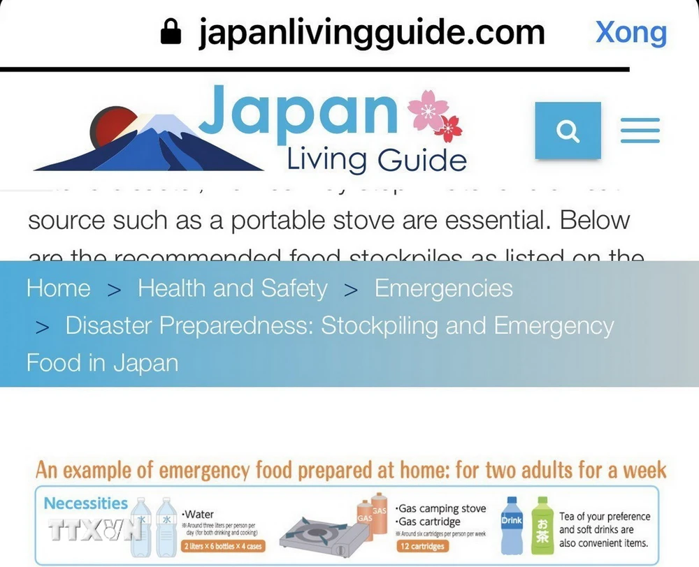 Hướng dẫn trên website Japan Living Guide về loại hàng và định lượng tích trữ cần thiết đề phòng thiên tai, thảm họa. (Ảnh: Nguyễn Tuyến/TTXVN)