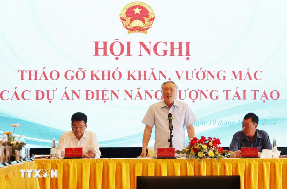 Phó Thủ tướng Thường trực Nguyễn Hòa Bình phát biểu tại hội nghị. (Ảnh: Tiên Minh/TTXVN)