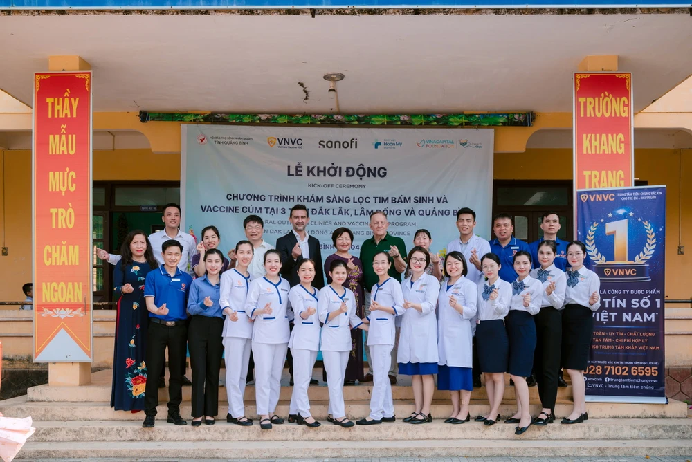 Ông Burak Pekmezci, Tổng Giám đốc Sanofi Việt Nam và ông Rad Kivette, Tổng Giám đốc Tổ chức VinaCapital Foundation tại lễ khởi động chương trình. (Nguồn: Sanofi)