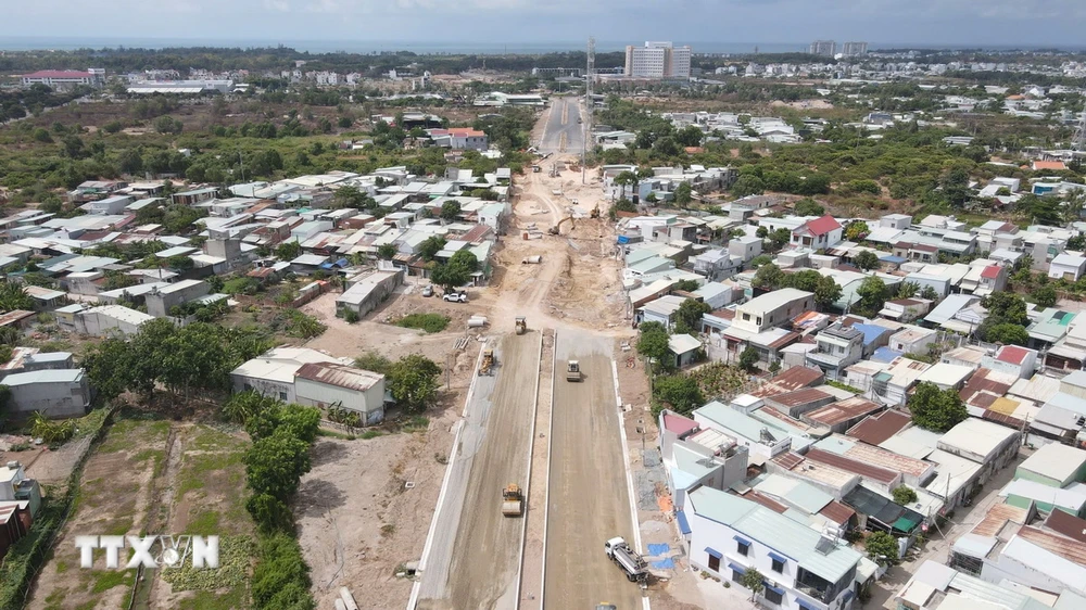 Dự án đường Hàng Điều, thành phố Vũng Tàu được khẩn trương thi công cho kịp tiến độ đề ra. (Ảnh: Hoàng Nhị/TTXVN)