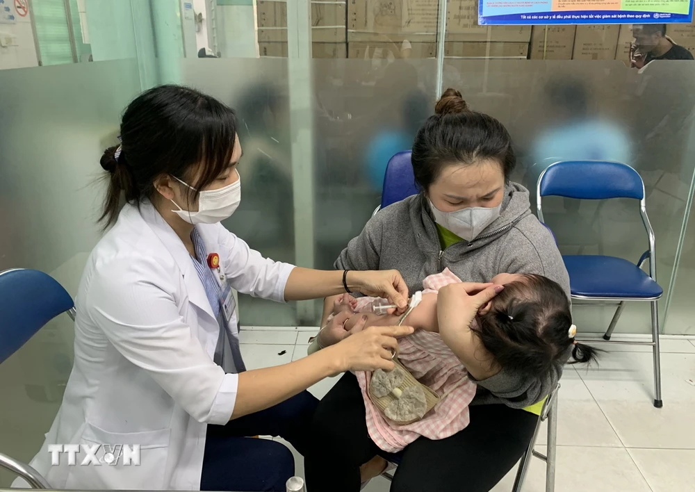 Tiêm vaccine phòng bệnh sởi cho trẻ em ở Thành phố Hồ Chí Minh. (Ảnh: Đinh Hằng/TTXVN)