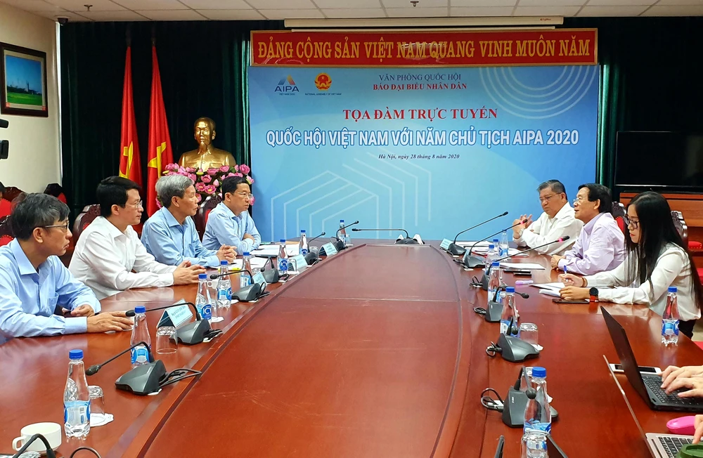 Các đại biểu tham gia thảo luận tại tọa đàm “Quốc hội Việt Nam với Năm Chủ tịch AIPA”. (Ảnh: PV/Vietnam+)