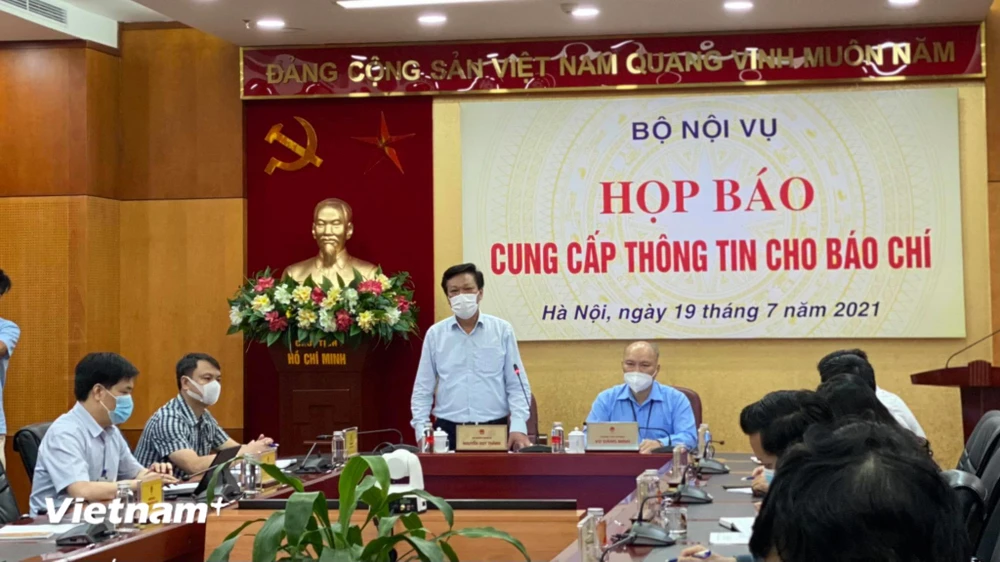 Thứ trưởng Bộ Nội vụ Nguyễn Duy Thăng cung cấp thông tin tại buổi họp báo. (Ảnh: PV/Vietnam+)