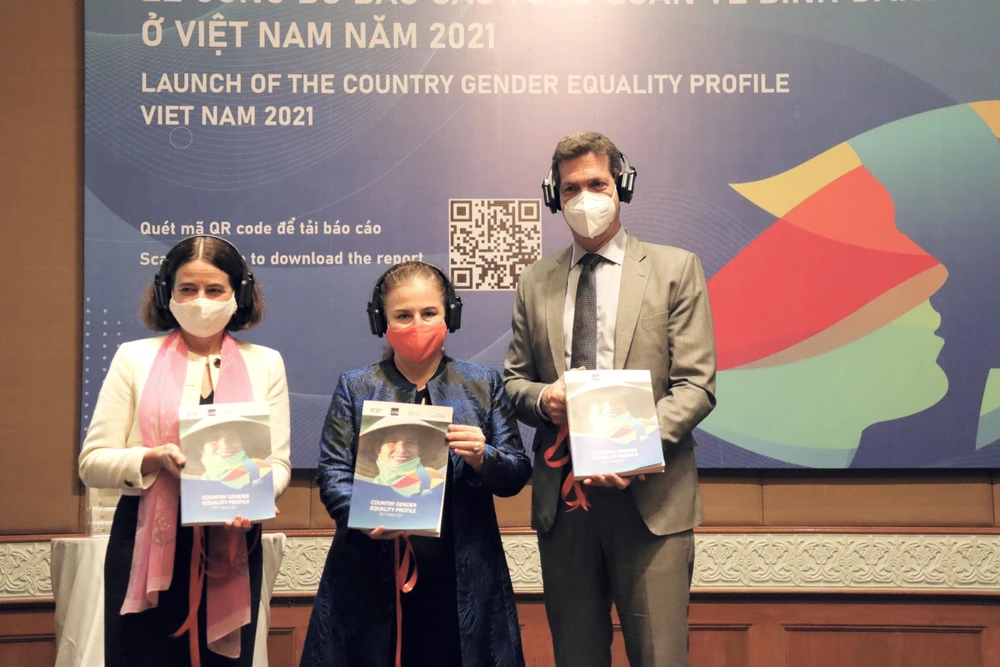 Công bố báo cáo “Tổng quan về Bình đẳng giới ở Việt Nam năm 2021”. (Ảnh: PV/Vietnam+)