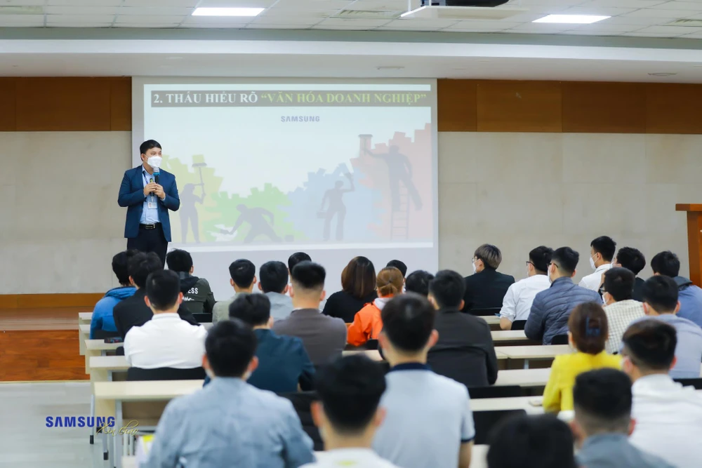 Các nhân viên tham gia chương trình đào tạo của Samsung. (Ảnh: PV/Vietnam+)