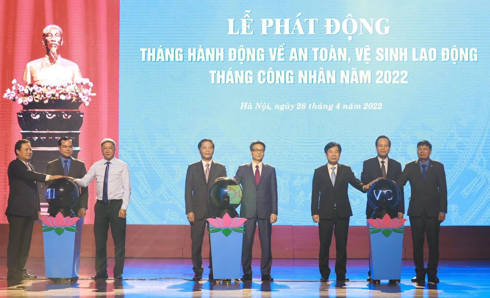 Phát động Tháng hành động về An toàn, vệ sinh lao động và Tháng công nhân năm 2022. (Ảnh: PV/Vietnam+)