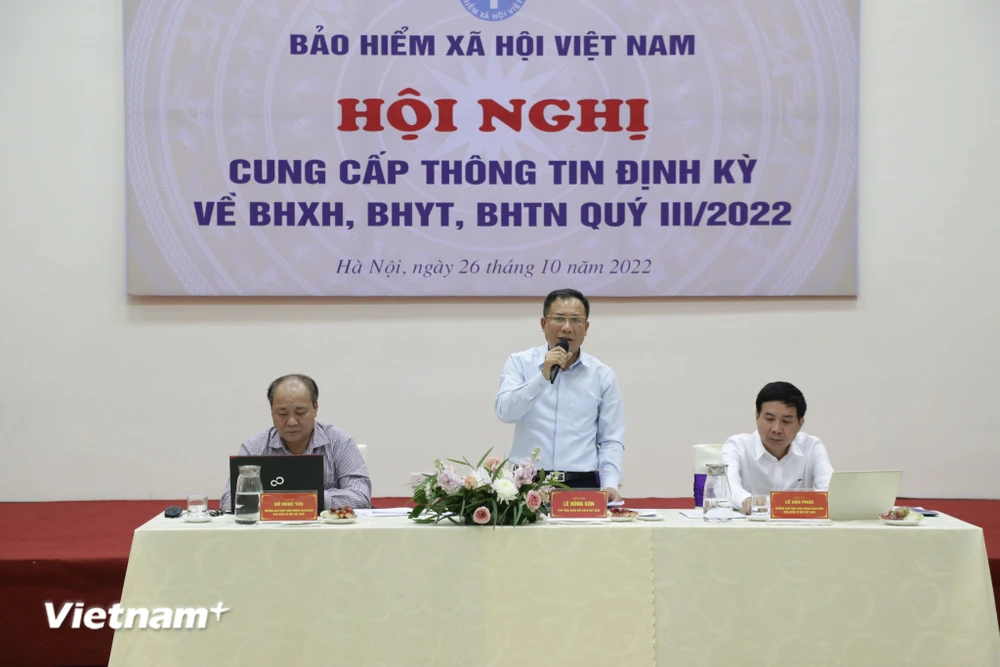 Ông Lê Hùng Sơn, Phó Tổng giám đốc Bảo hiểm xã hội Việt Nam chia sẻ về đề xuất phương án sửa quy định rút bảo hiểm xã hội một lần. (Ảnh: PV/Vietnam+)