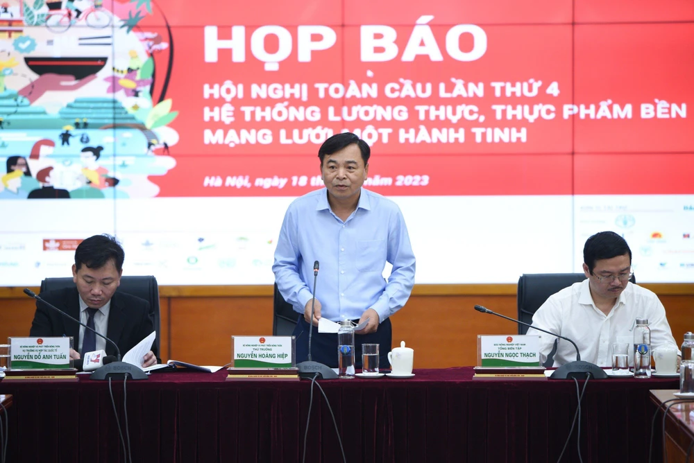 Họp báo cung cấp thông tin về hội nghị toàn cầu lần thứ 4 hệ thống lương thực, thực phẩm bền vững. (Ảnh: PV/Vietnam+)