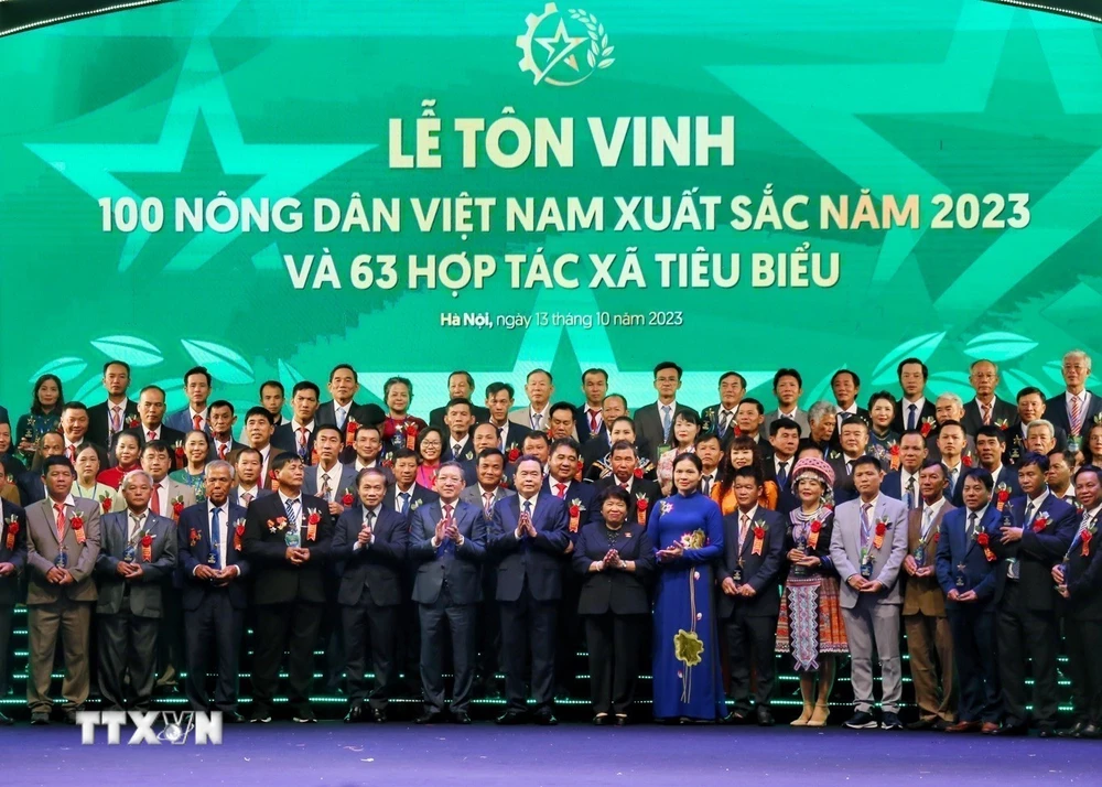 Lễ tôn vinh 100 nông dân Việt Nam xuất sắc năm 2023. (Ảnh: Tuấn Đức/TTXVN)