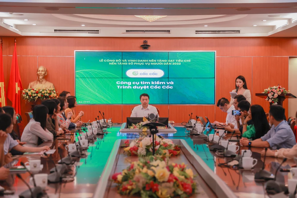 Toàn cảnh Lễ công bố nền tảng Công cụ tìm kiếm và Trình duyệt Cốc Cốc đạt các tiêu chí để trở thành Nền tảng số phục vụ người dân năm 2022. (Ảnh: PV/Vietnam+)