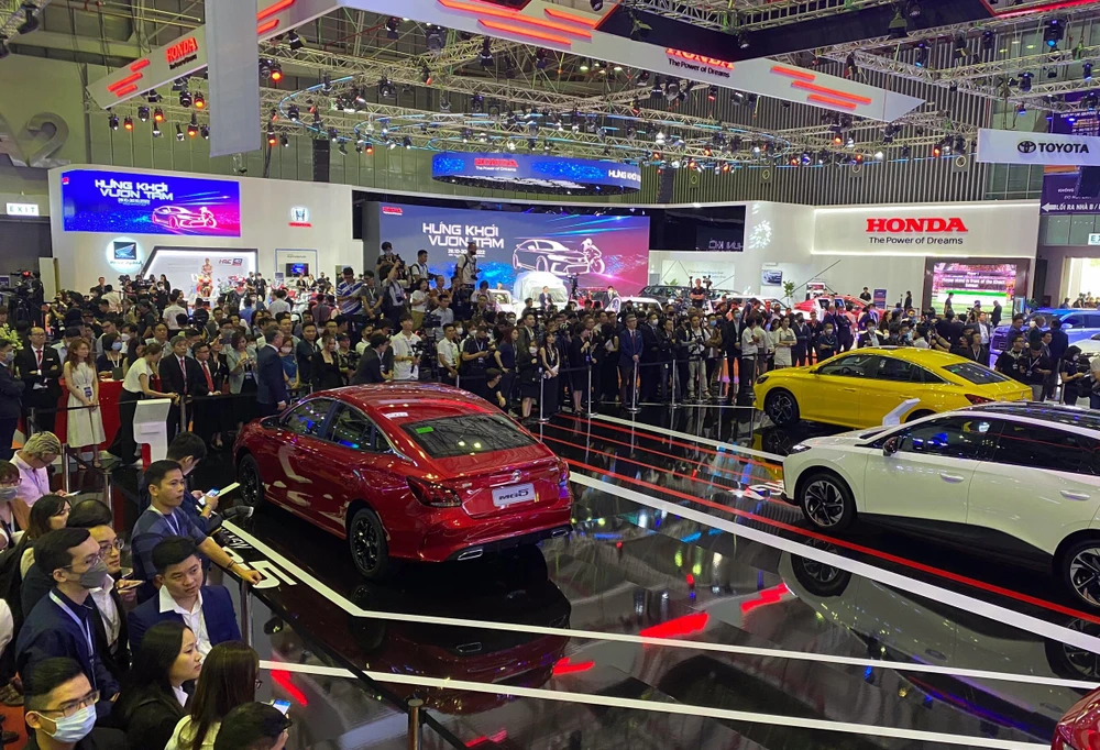 Sự kiện Triển lãm ôtô Việt Nam 2022 (VMS 2022) diễn ra từ 26-30/10 thu hút rất nhiều khách thăm quan, trải nghiệm những mẫu xe mới. (Ảnh: PV/Vietnam+)