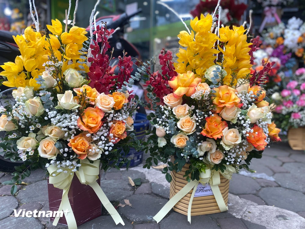Hoa hồng ngoại nhập tăng giá mạnh trong ngày 8/3. (Ảnh: Thảo Nguyên/Vietnam+)