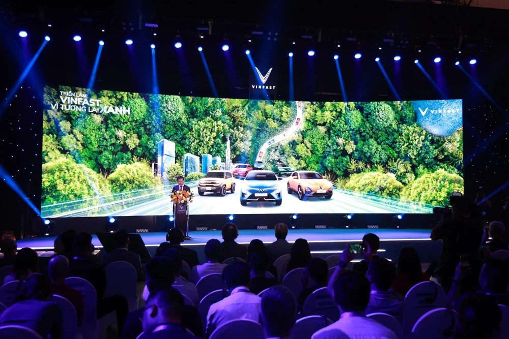 Loạt mẫu ôtô mới bao gồm VinFast VF 3, VF 6, VF7 được giới thiệu trong khuôn khổ Triển lãm "VinFast - Vì tương lai xanh." (Ảnh: Minh Hiếu/Vietnam+)