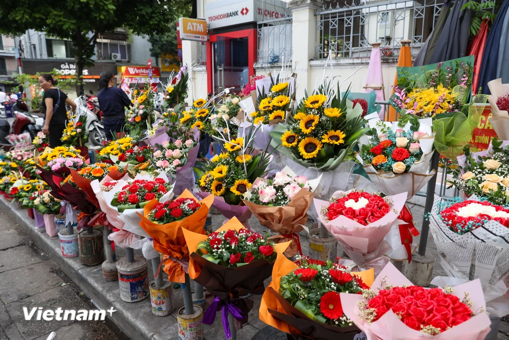 Mặt hàng hoa tươi, đặc biệt là hoa hồng tăng giá mạnh trong ngày 20/10. (Ảnh minh họa: Minh Hiếu/Vietnam+)