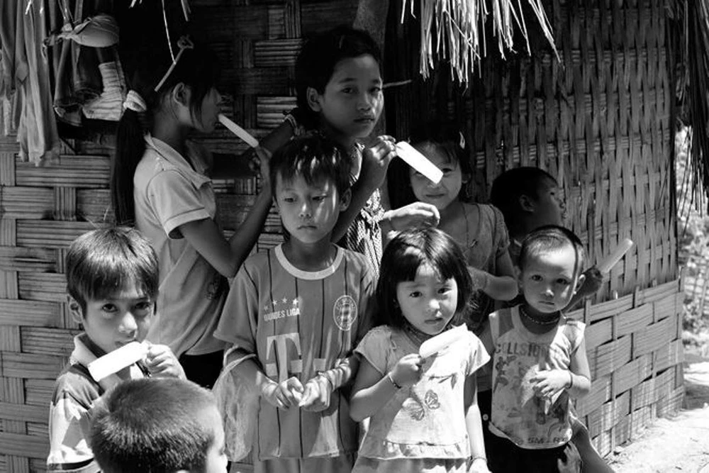 Bùi Việt Dũng tái hiện vẻ đẹp bình dị của đời sống qua những bức ảnh đen trắng.