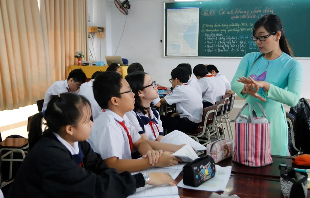 Bộ trưởng Phùng Xuân Nhạ khẳng định sẽ tiếp tục chỉ đạo quyết liệt để khắc phục các hạn chế củng cố niềm tin của xã hội đối với ngành giáo dục. (Ảnh minh họa: Vietnam+)