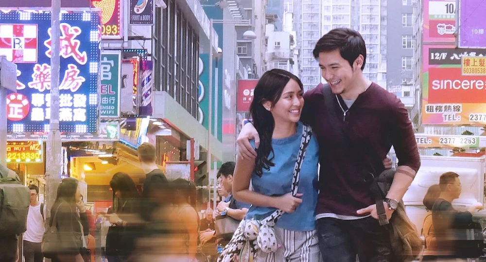 Phim có sự tham gia diễn xuất của hai ngôi sao phòng vé lớn tại Philippines: Kathryn Bernardo và Alden Richards. (Ảnh: BHD)