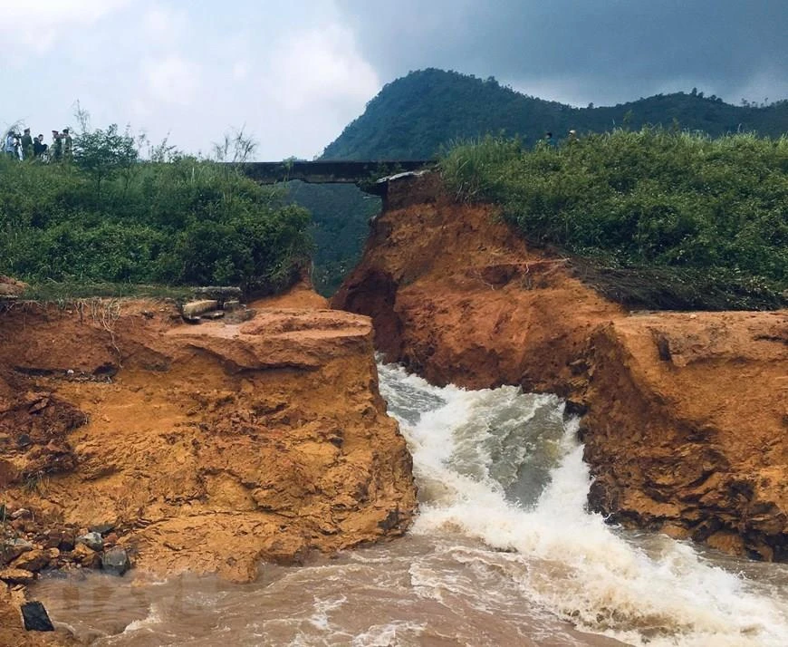 Vỡ đập Đầm Thìn ở Phú Thọ vào cuối tháng 5/2018 (Ảnh: Tạ Toàn/TTXVN)