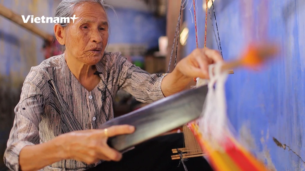 Nghề dệt là một trong hai nghề lâu đời nhất của người Chăm Ninh Thuận. (Ảnh: Lâm Phan/Vietnam+)