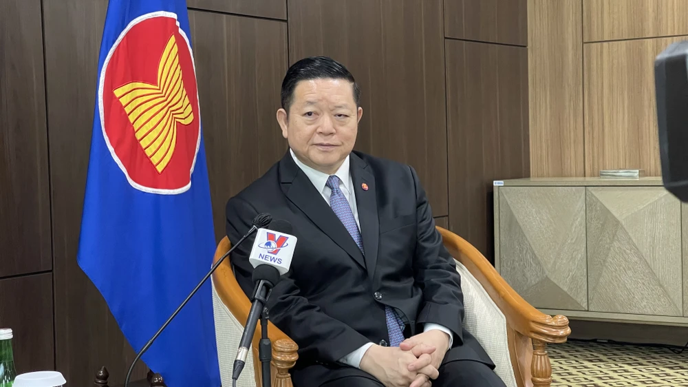 Tiến sĩ Kao Kim Hourn, Tổng Thư ký ASEAN trao đổi với phóng viên TTXVN. (Ảnh: Đào Trang/TTXVN)