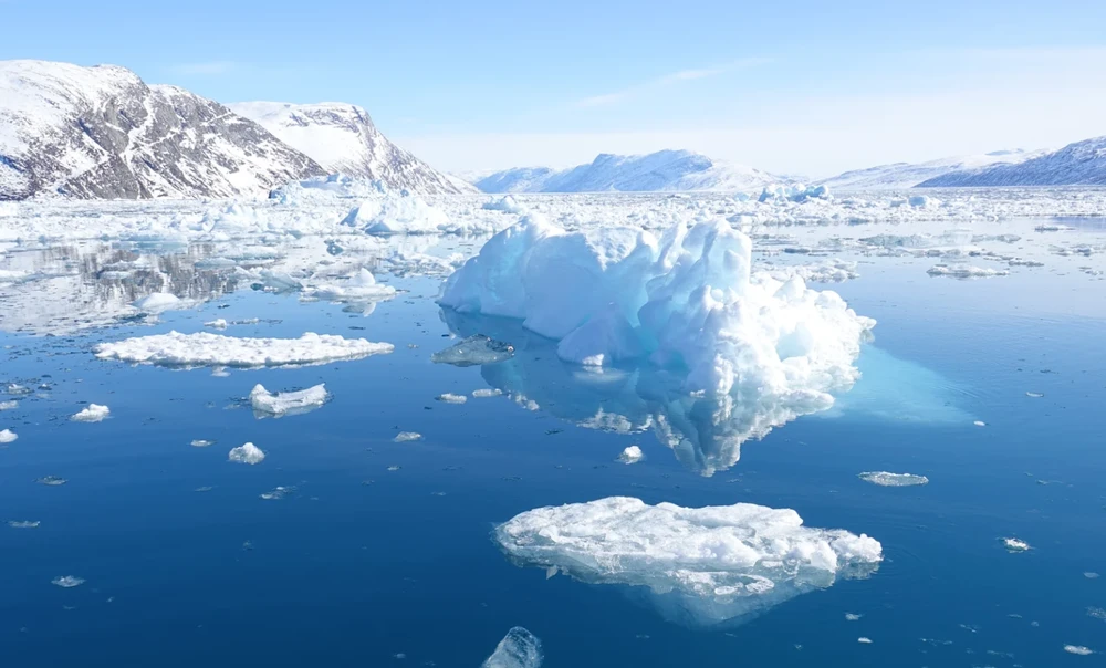 Băng trôi ở Greenland được vận chuyển tới Dubai để làm lạnh các món đồ uống cao cấp. (Nguồn: CNN)