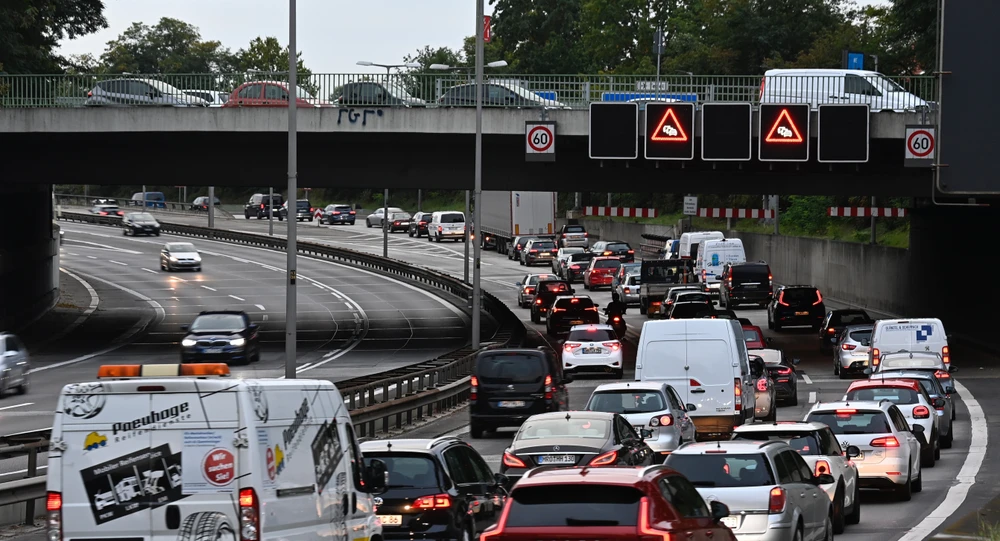 Hệ thống giao thông ở Đức đa dạng, kết nối thông minh và được quản lý chặt chẽ. (Ảnh: AFP/TTXVN)