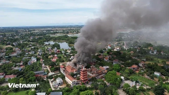 Hiện trường vụ cháy chùa Hòa Phúc, xã Hòa Thạch, huyện Quốc Oai, Hà Nội vào tháng 6/2022. (Ảnh: TTXVN phát)