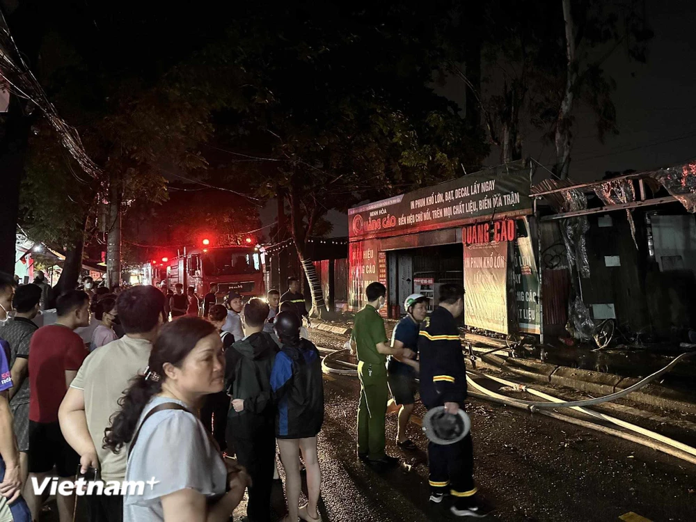 Hiện trường vụ cháy xảy ra tại 193 Phú Diễn (Bắc Từ Liêm, Hà Nội). (Ảnh: PV/Vietnam+)