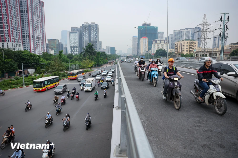 Hà Nội: Chính thức thông xe cầu vượt thép nút giao Mai Dịch 