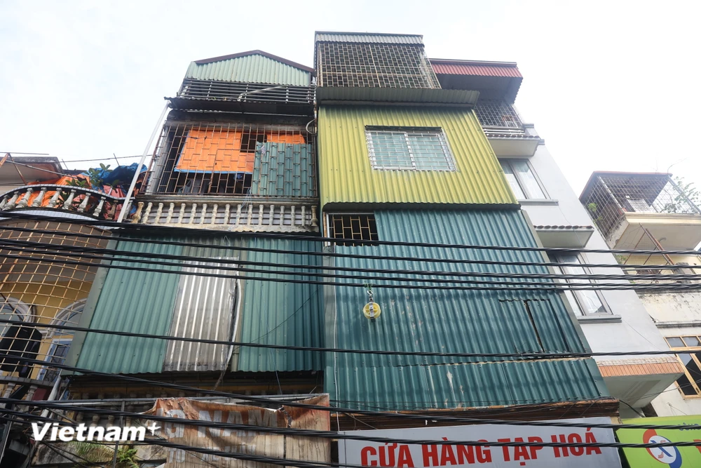 Hỏa thần rình rập các khu trọ chen chúc, tự ‘giam mình’ trong 'chuồng cọp'