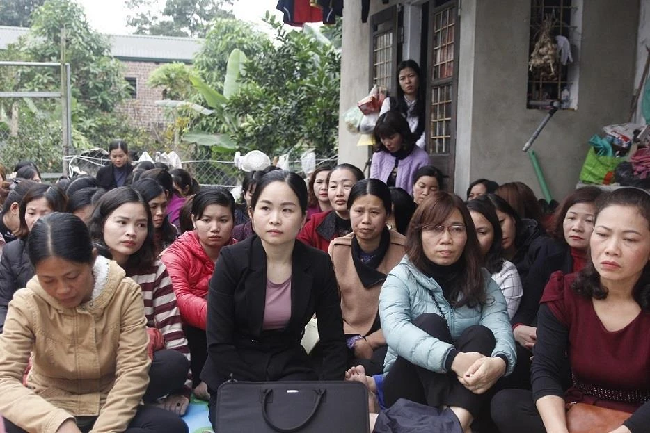 Hàng trăm giáo viên Sóc Sơn, Hà Nội, hoang mang, lo lắng trước nguy cơ mất việc. (Ảnh: Vietnamnet).